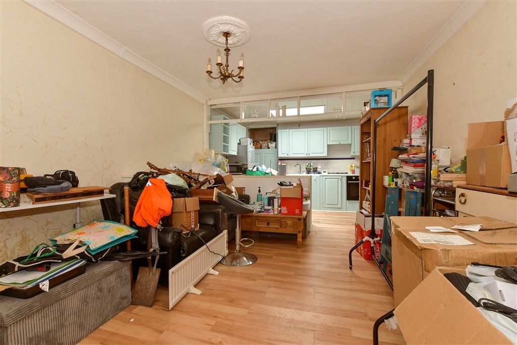 Property photo 3 of 11 Lounge/ Dining Area