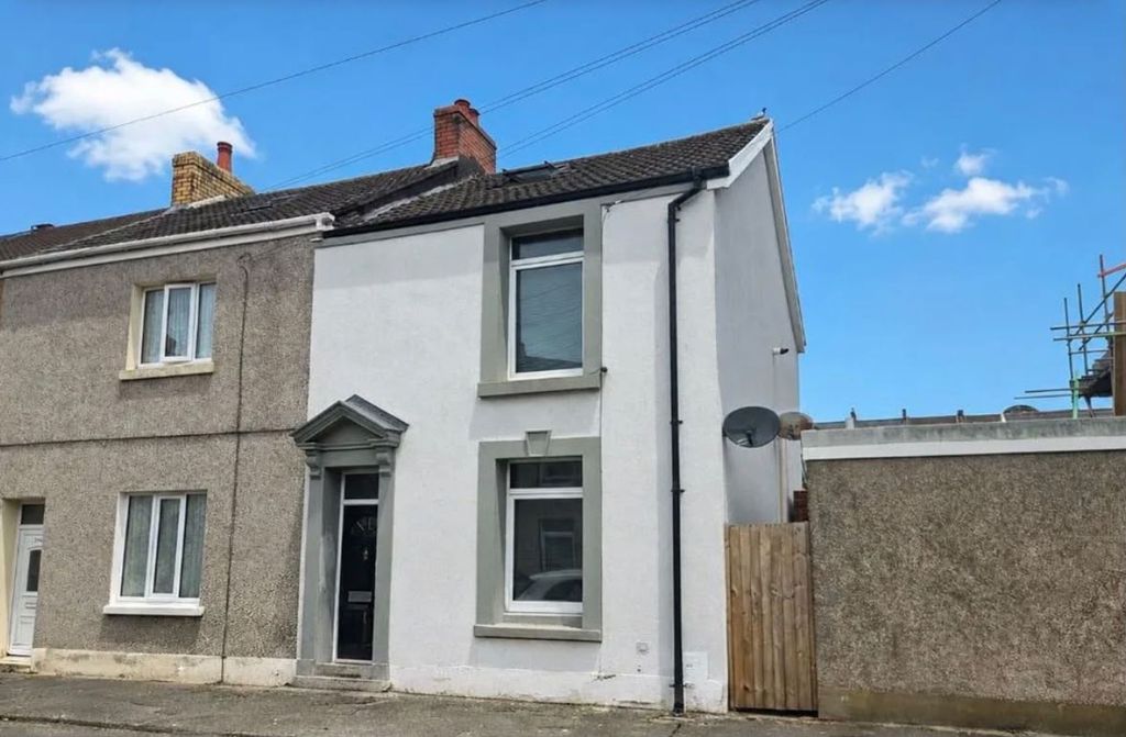 Property photo 1 of 12