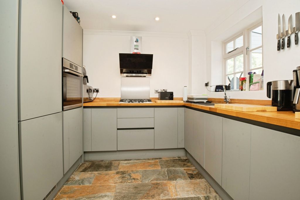 Property photo 3 of 24 Kitchen