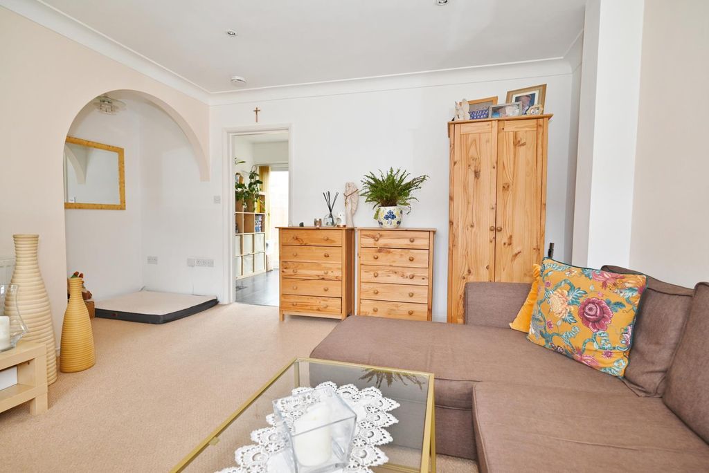 Property photo 3 of 13