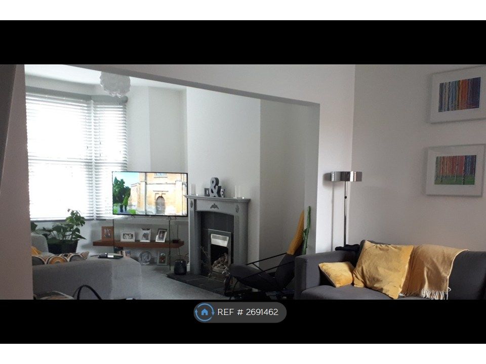 Property photo 3 of 11 Living Room (Furniture Not Included)