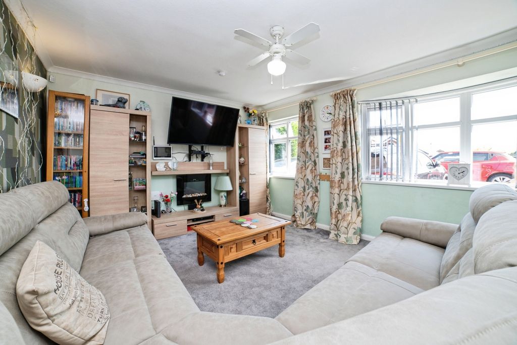 Property photo 3 of 21 Photo