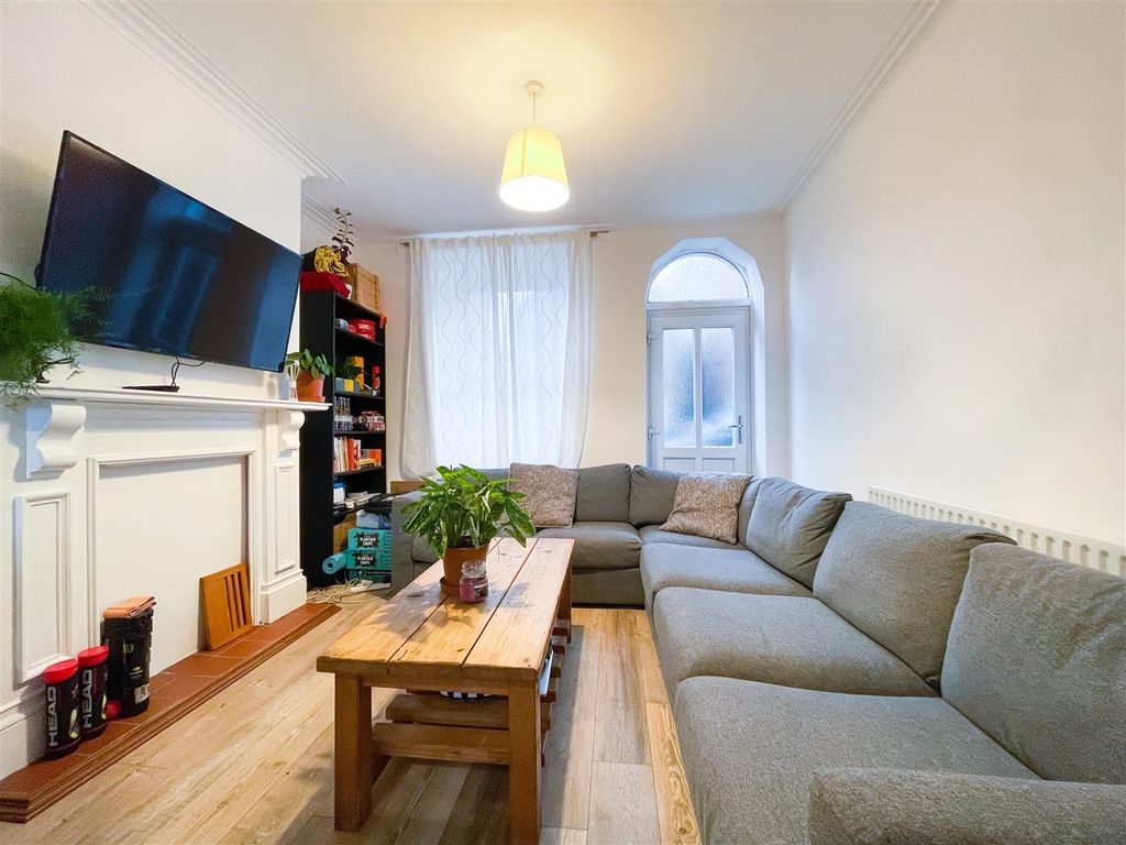 Property photo 2 of 16 146 Duncombe-4.Jpg