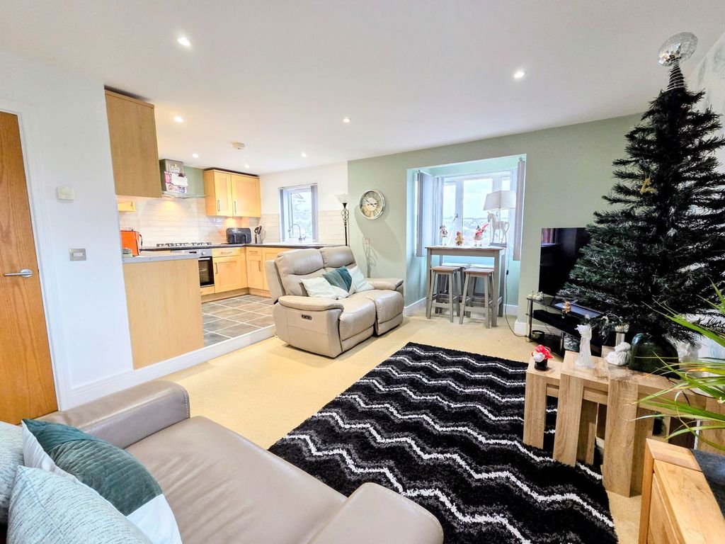 Property photo 3 of 13