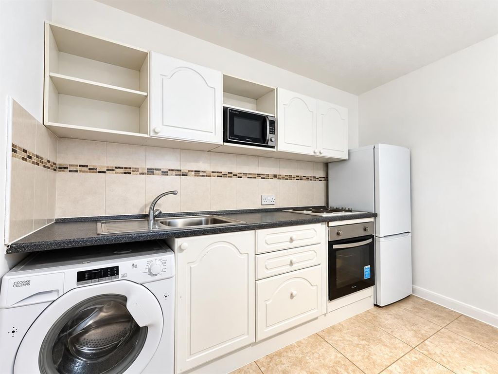 Property photo 2 of 8 Kitchen