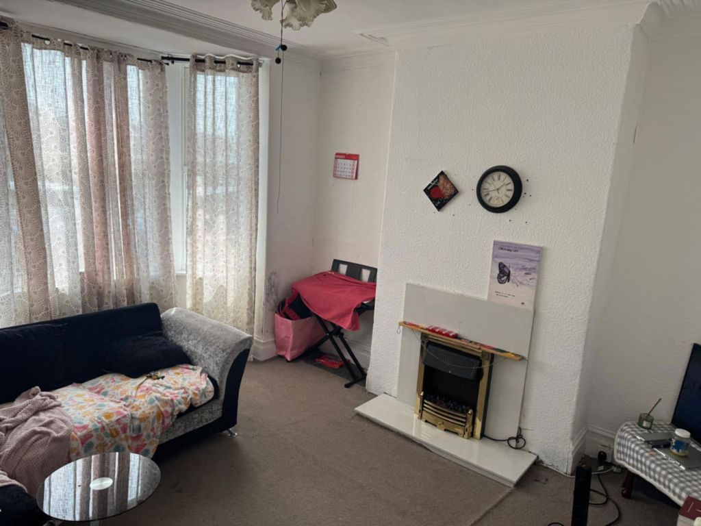 Property photo 2 of 8