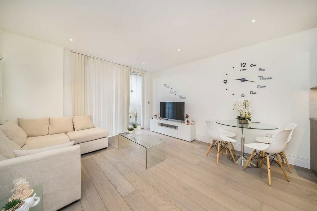 Property photo 2 of 8