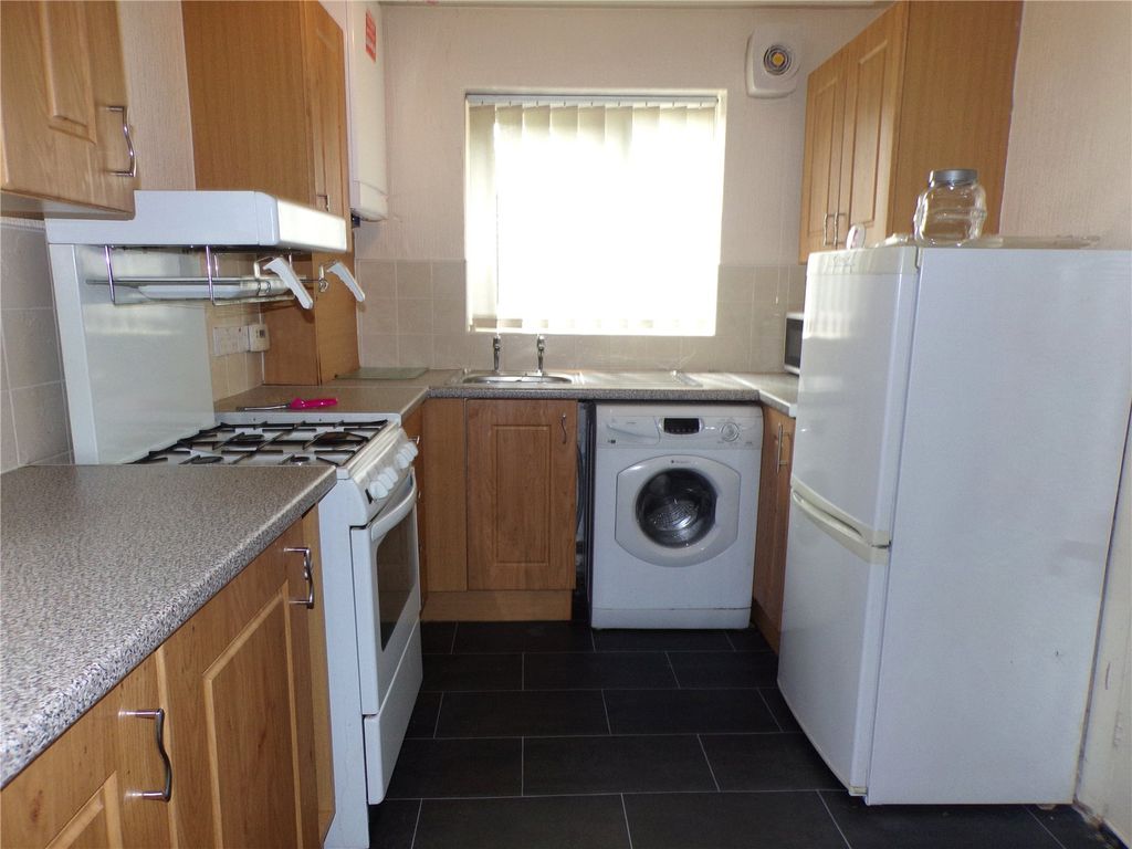 Property photo 3 of 6 Kitchen