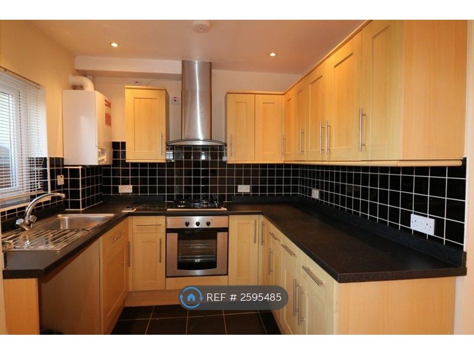 Property photo 1 of 4 Kitchen