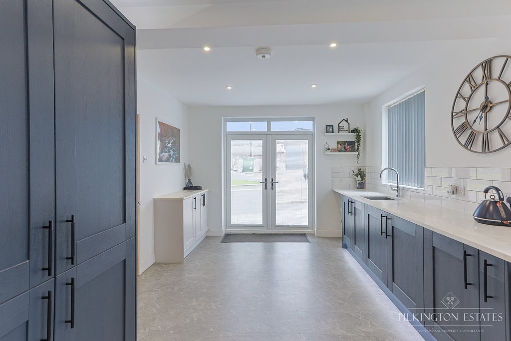 Property photo 3 of 18 4487365