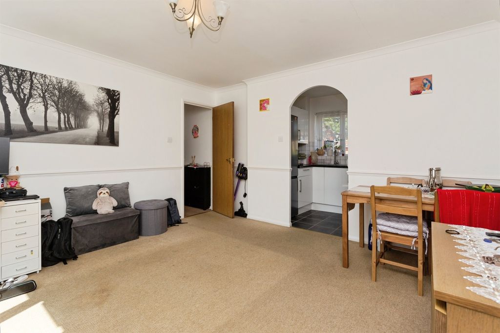 Property photo 3 of 12