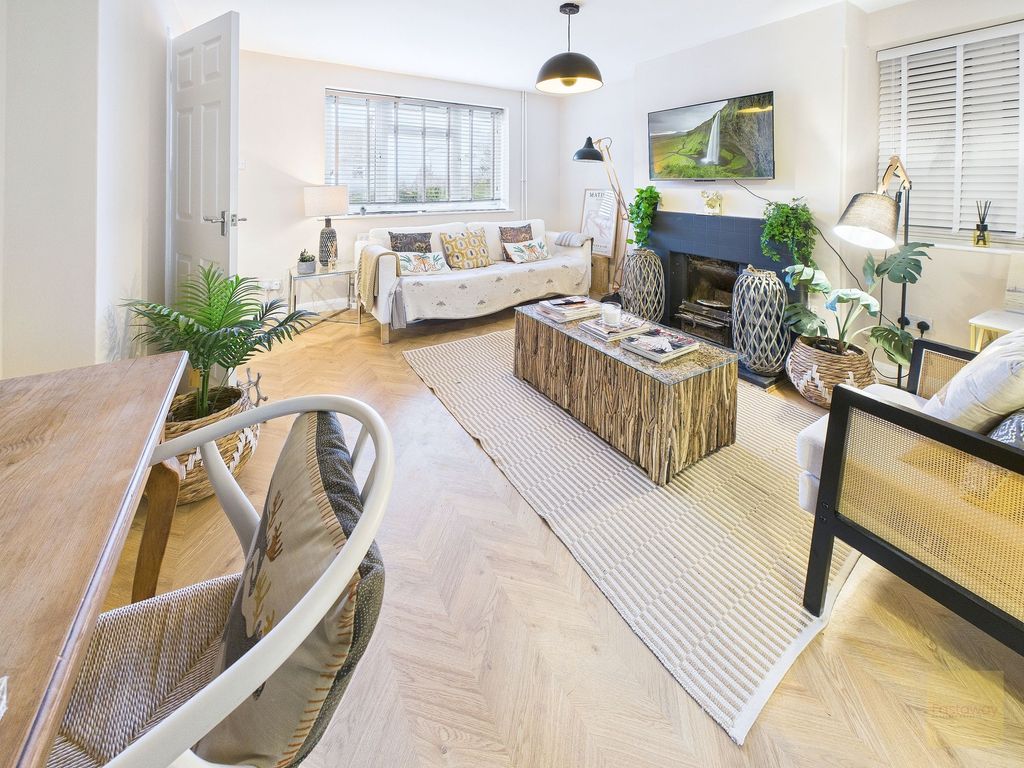 Property photo 2 of 18 Living Room