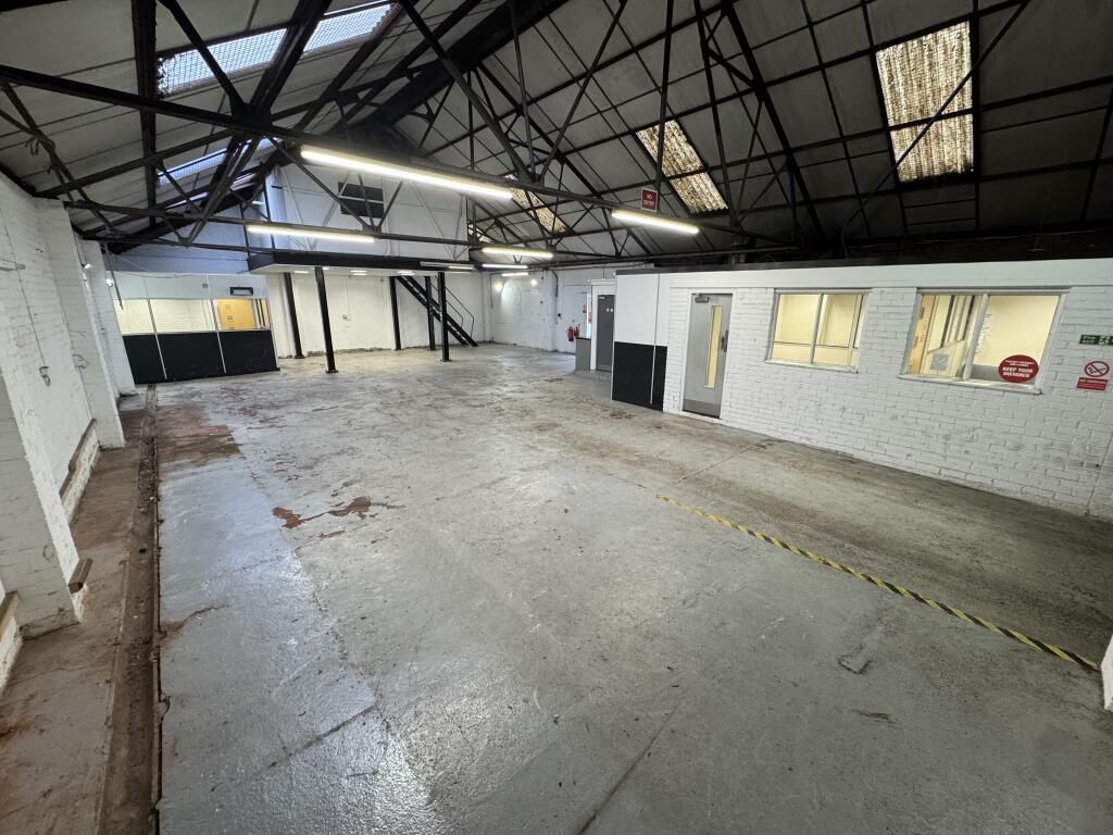 Property photo 1 of 15 Garage