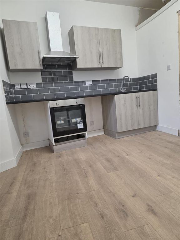 Property photo 3 of 9 Lounge Kitchen