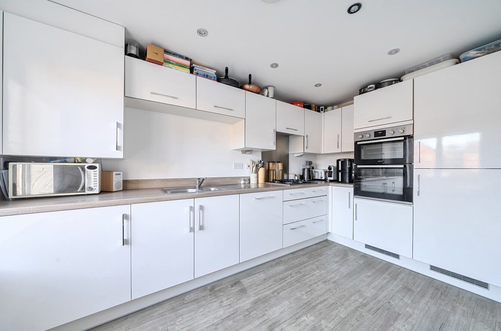 Property photo 3 of 12 1401838-19-696F94...