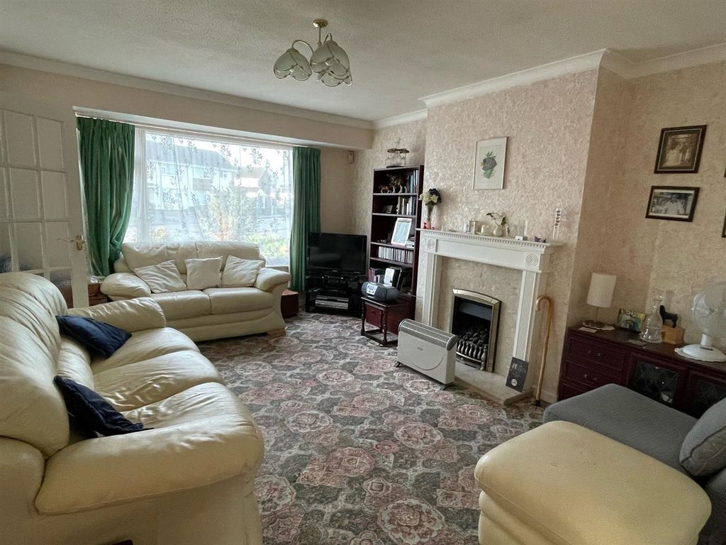 Property photo 3 of 14 Lounge..Jpg