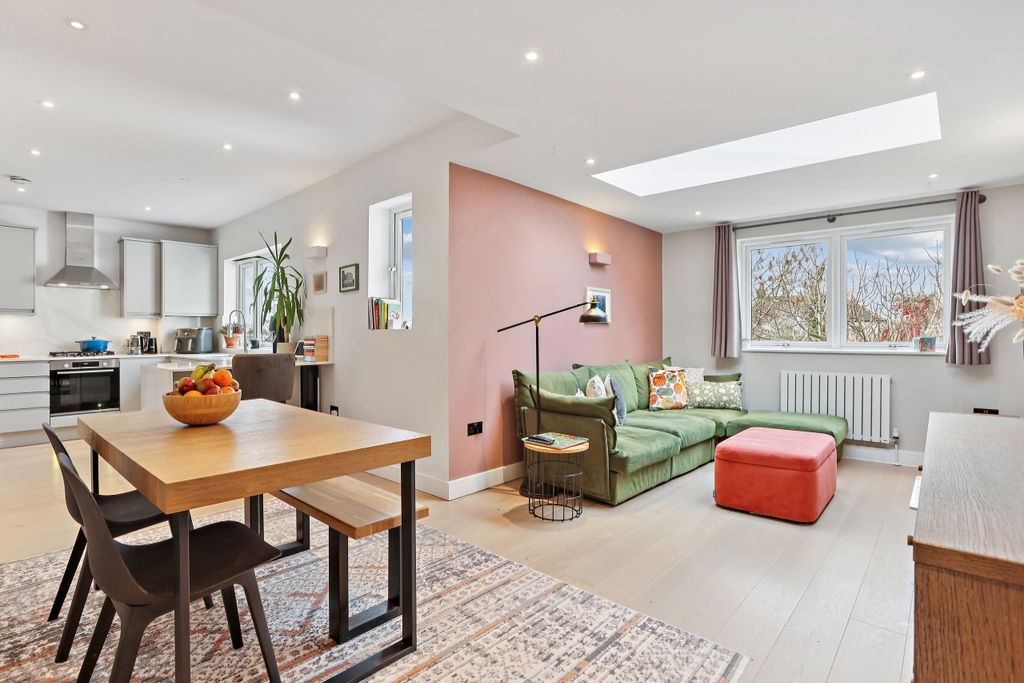 Property photo 3 of 18 Reception