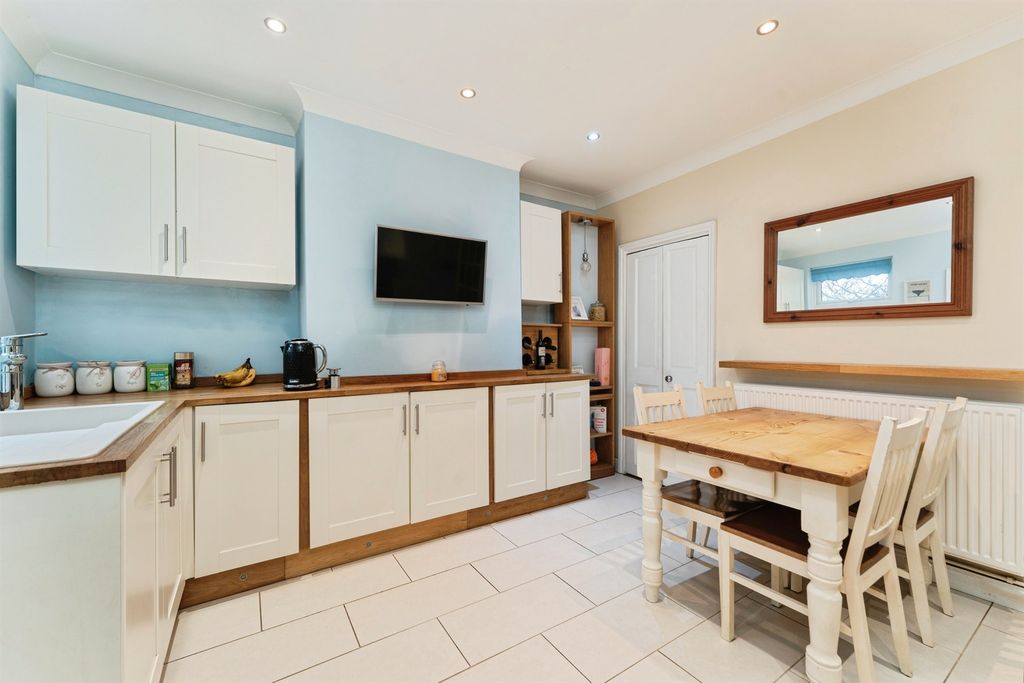 Property photo 2 of 21