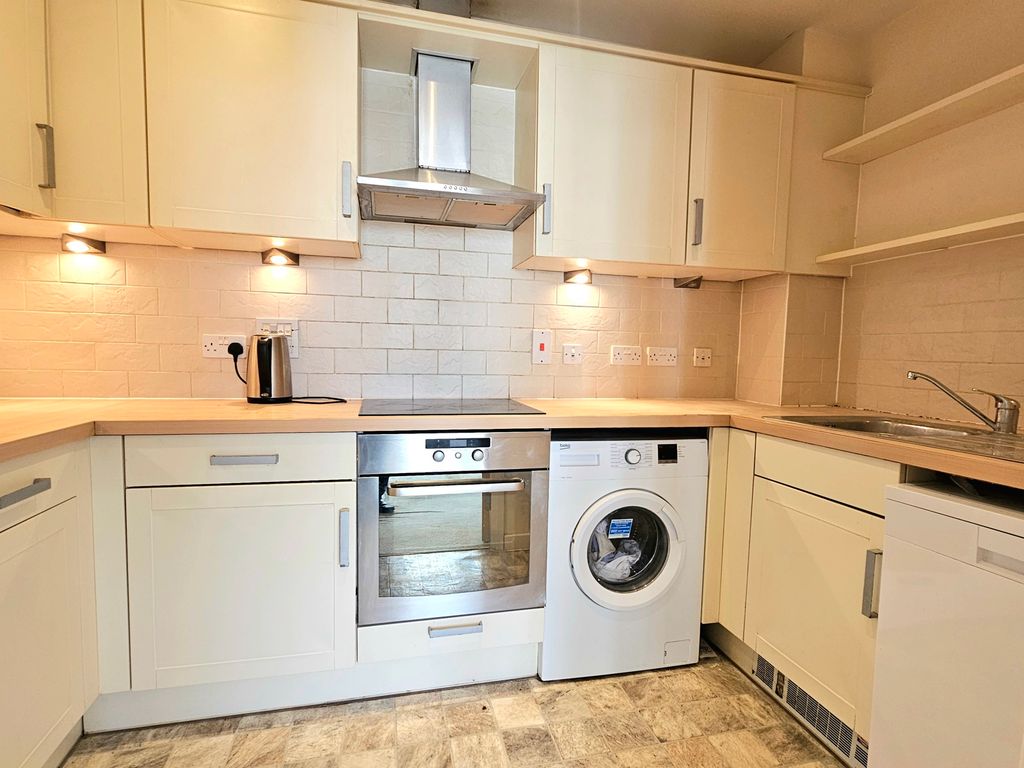 Property photo 3 of 19 Kitchen