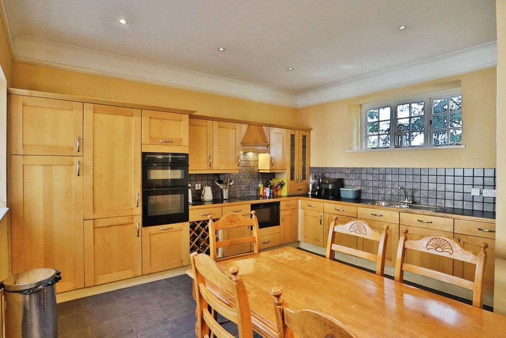 Property photo 3 of 25