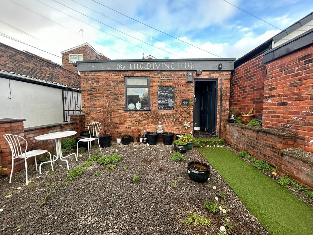 Property photo 1 of 7 Photo 6