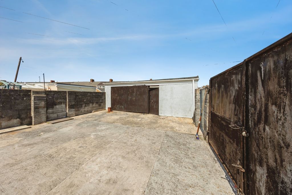 Property photo 3 of 25 Pbox-Img.Jpg
