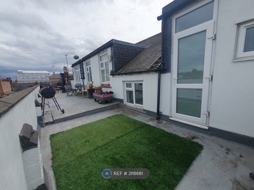 Property photo 1 of 14 Roof Space Up To Ledge As Shown