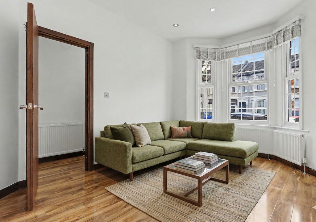 Property photo 1 of 22 Living Room 1