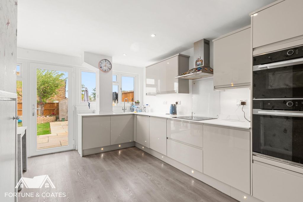 Property photo 3 of 18 Spinningwheelmead_11.Jpg