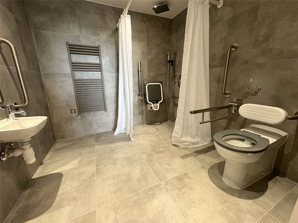 Property photo 2 of 11 Wet Room