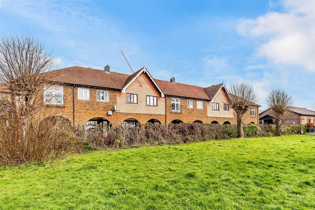 Property photo 3 of 12 Arrow To Flat.Jpg