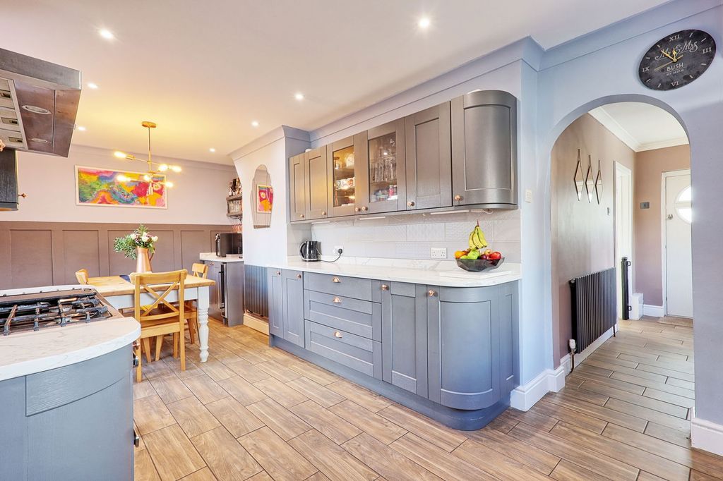 Property photo 3 of 38