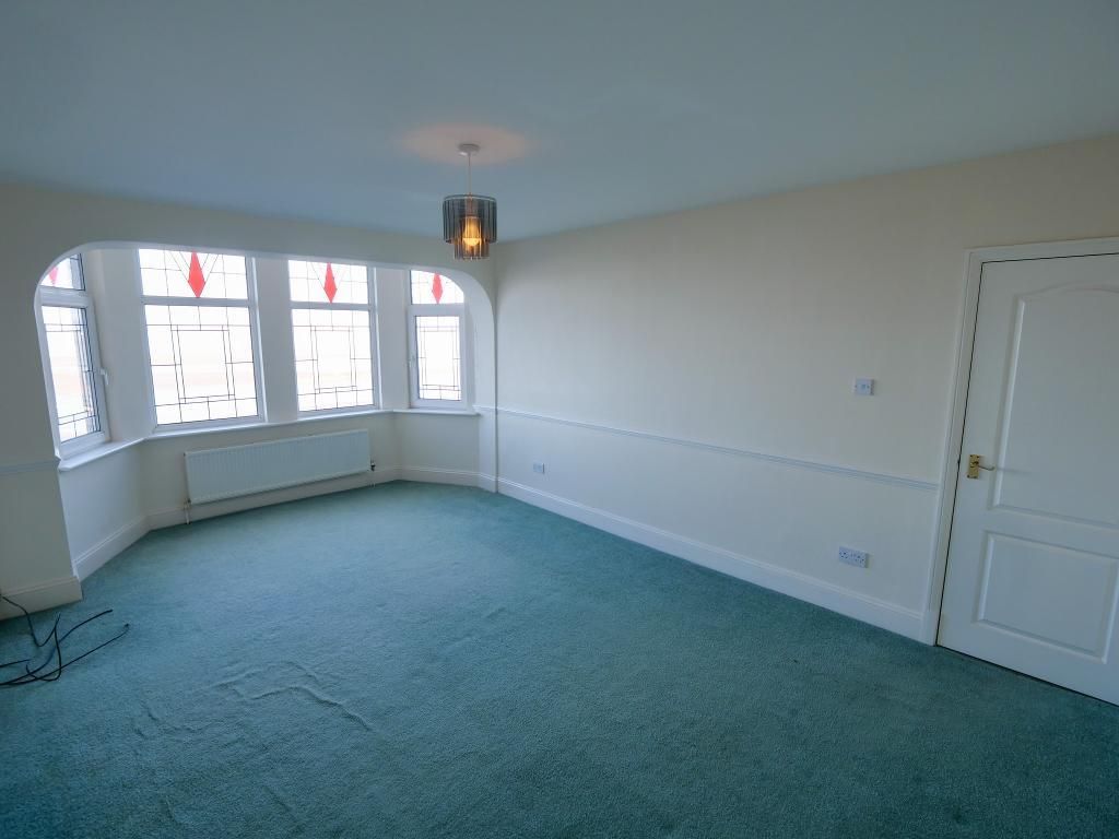 Property photo 2 of 8 Lounge