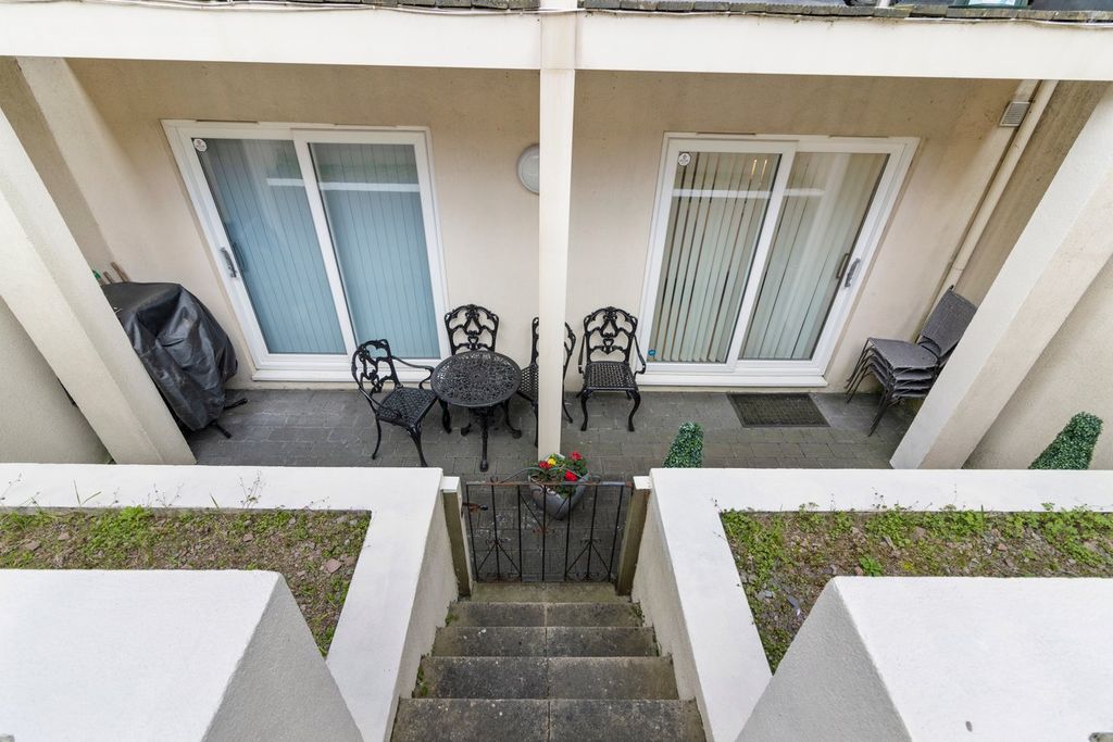 Property photo 3 of 24