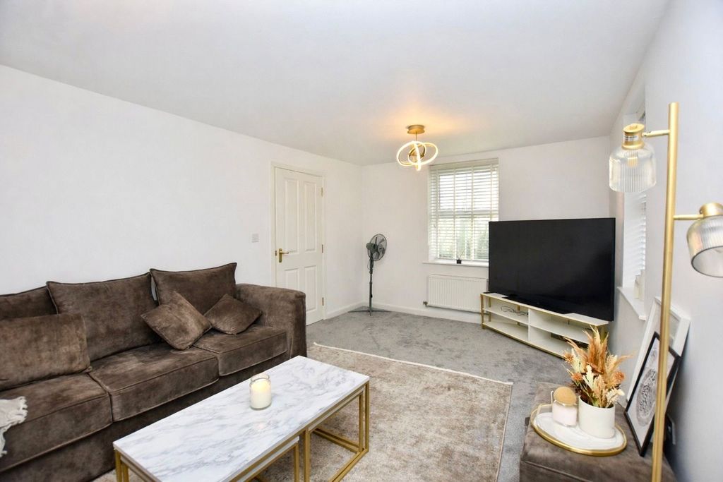 Property photo 2 of 10 Living Room