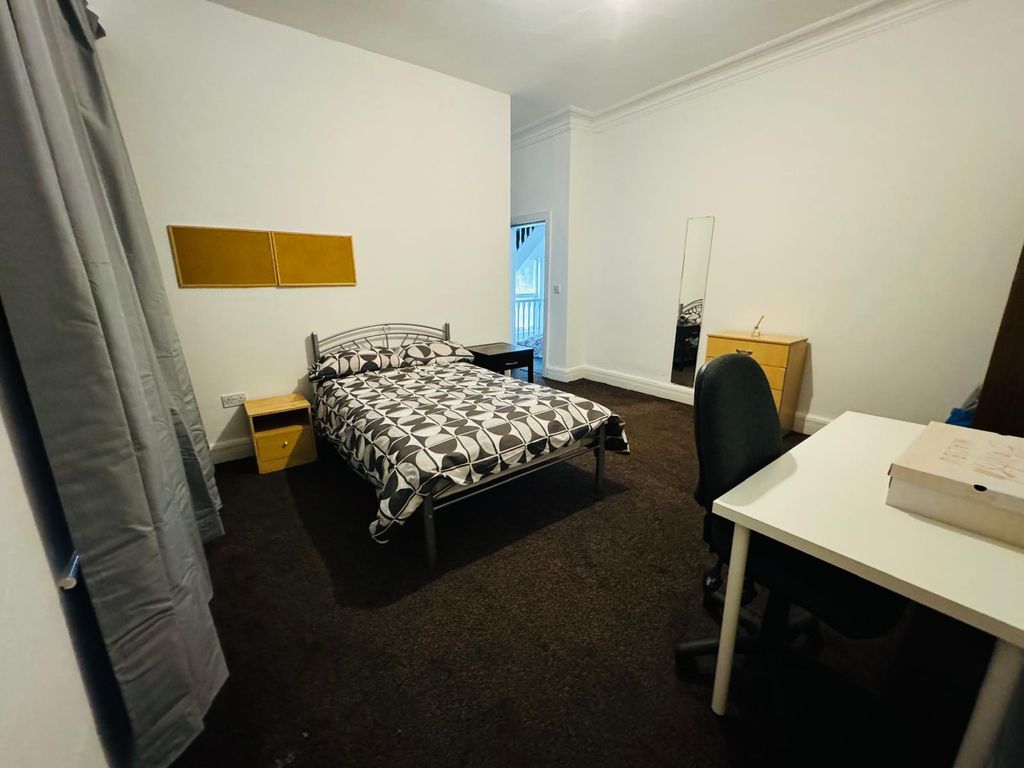 Property photo 3 of 23