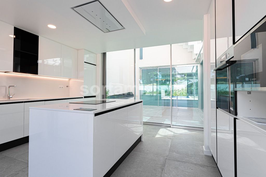 Property photo 3 of 48