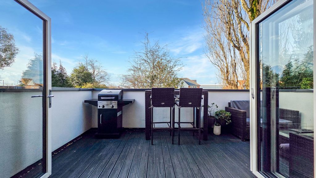 Property photo 3 of 25