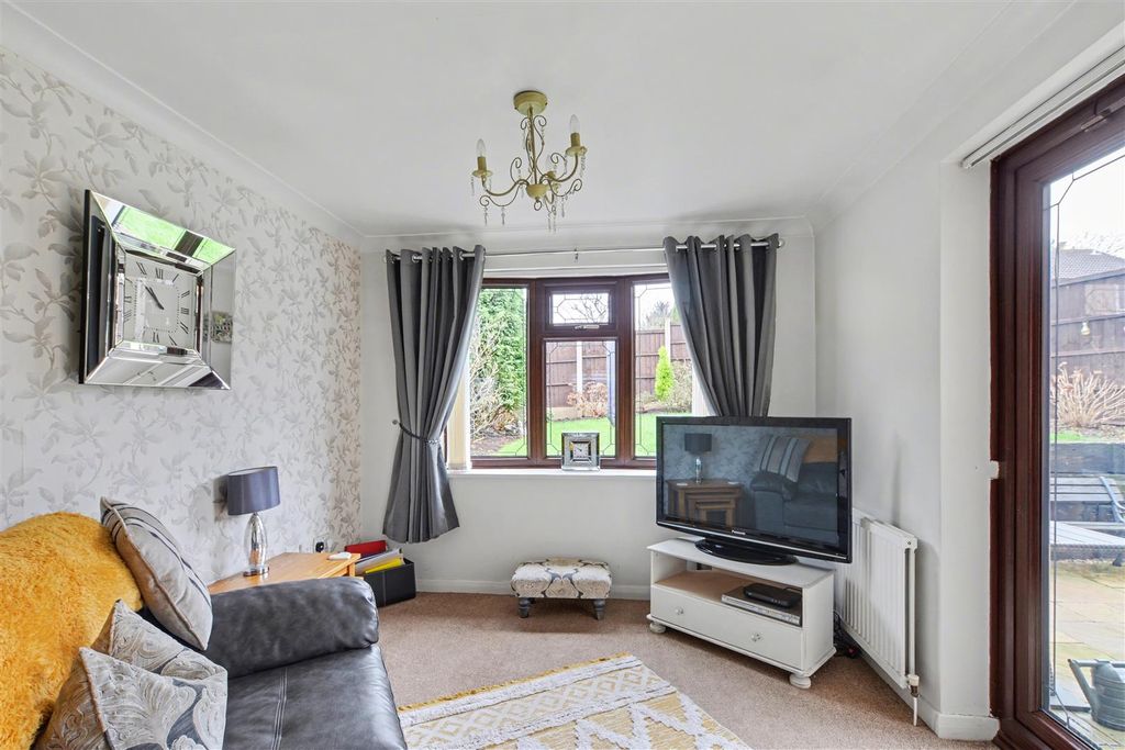 Property photo 3 of 29 Sitting Room