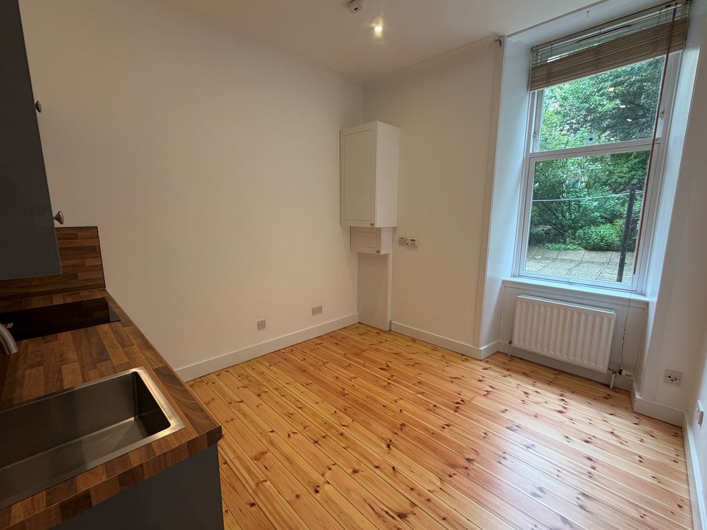 Property photo 2 of 6 Living Space