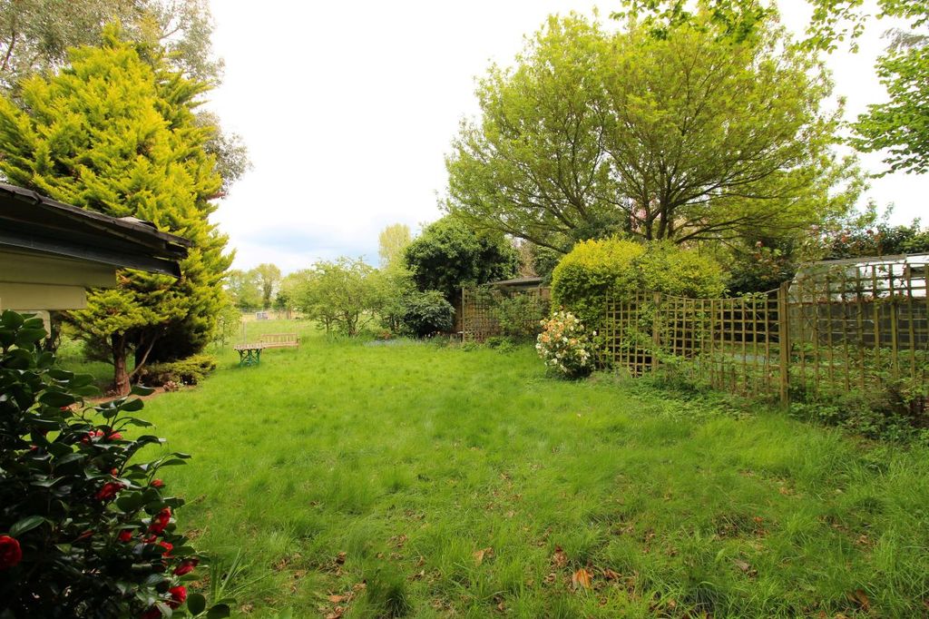 Property photo 3 of 19 Garden 7