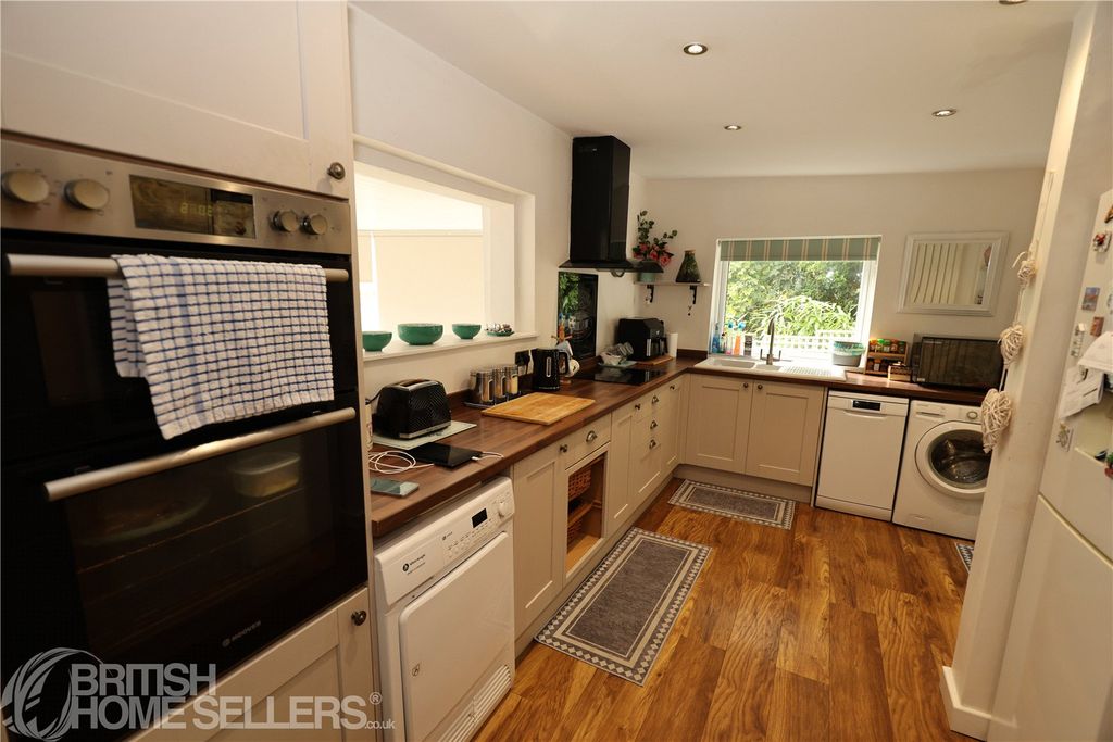 Property photo 2 of 25 Picture No. 11