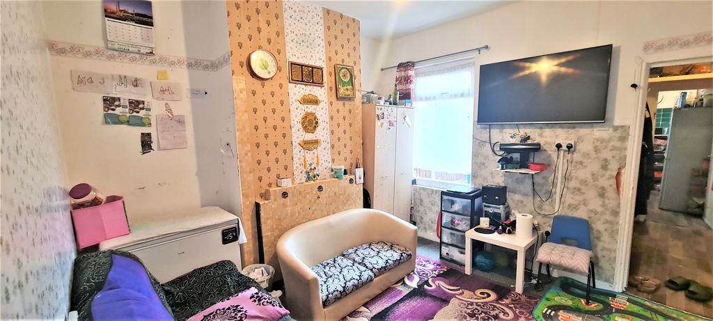 Property photo 3 of 12