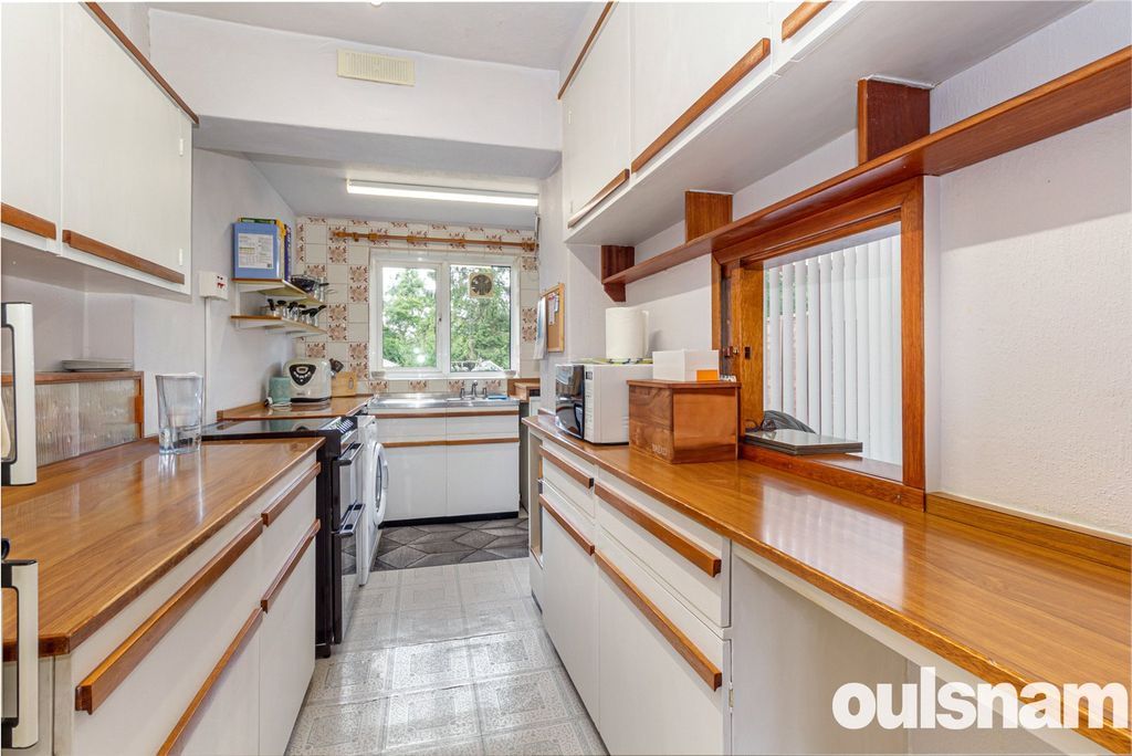 Property photo 2 of 16 Picture No. 14