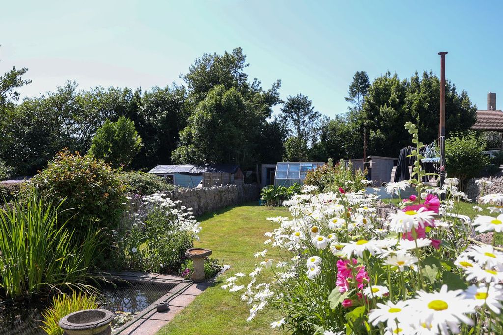 Property photo 2 of 30