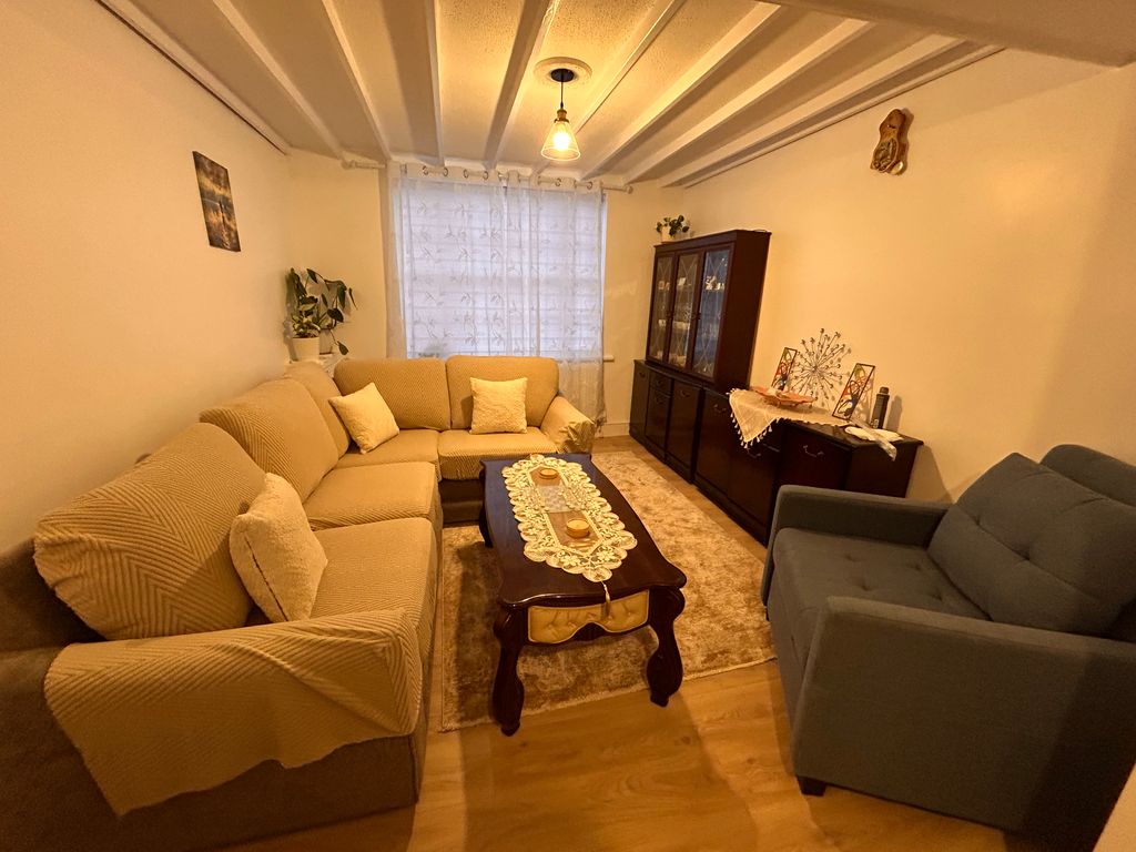 Property photo 2 of 8 Image