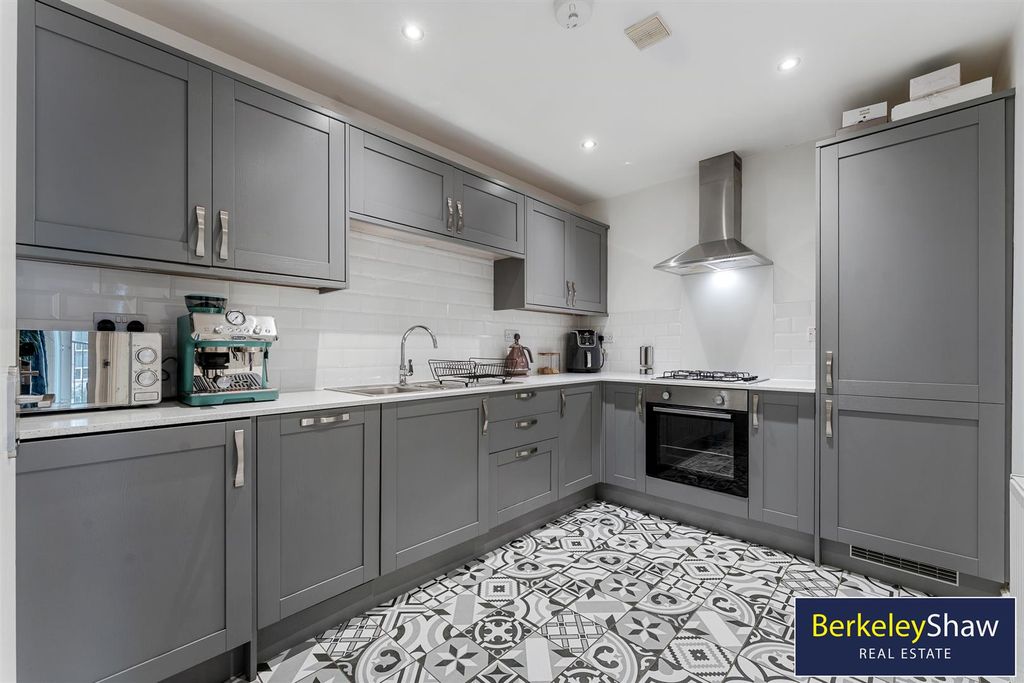 Property photo 2 of 16 Kitchen