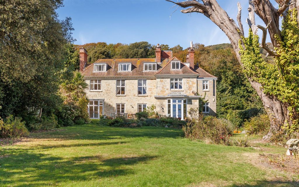 Property photo 2 of 33