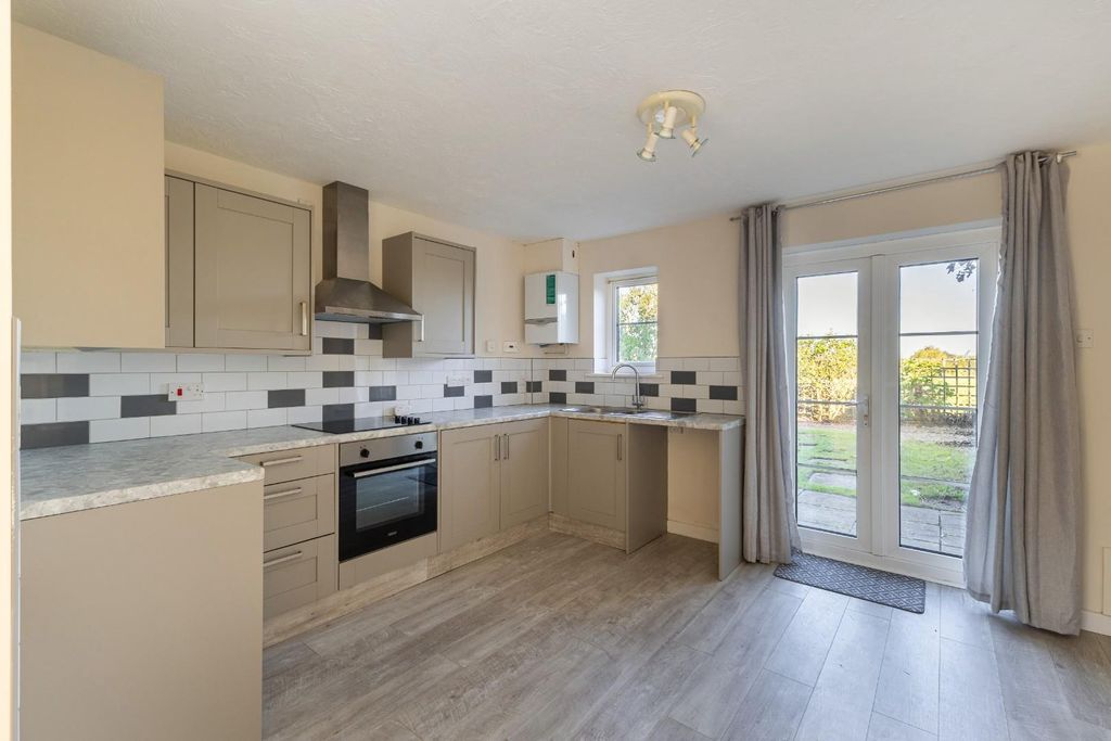 Property photo 3 of 16 Kitchen / Dining