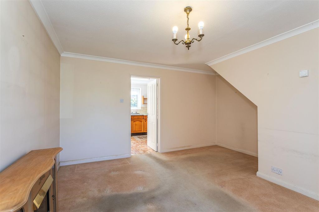 Property photo 3 of 20 14 The Spinneys-9.Jpg